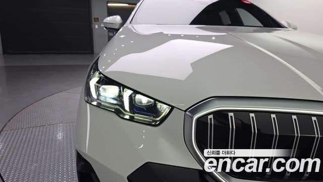 BMW 5 Series 2025 — Photo 3/34