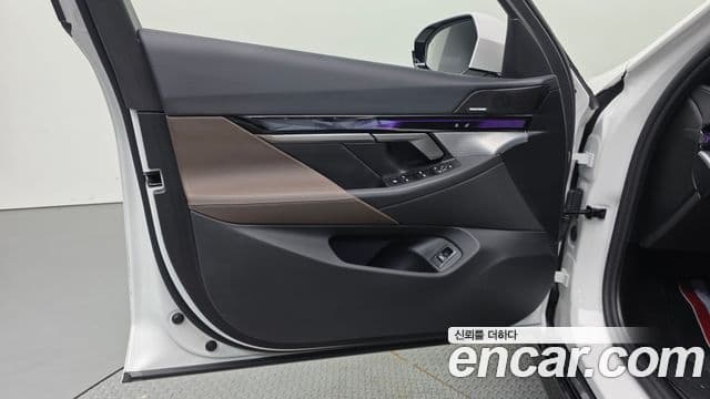 BMW 5 Series 2025 — Photo 30/34