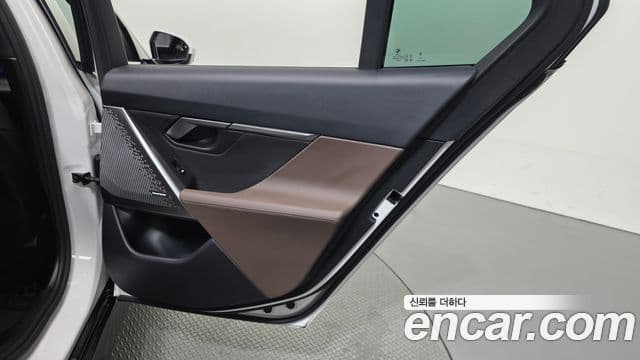 BMW 5 Series 2025 — Photo 4/34
