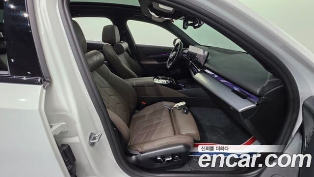 BMW 5 Series 2025 — Photo 17/34