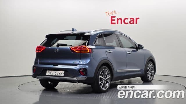 Kia Niro 2019 — Фото 2/20