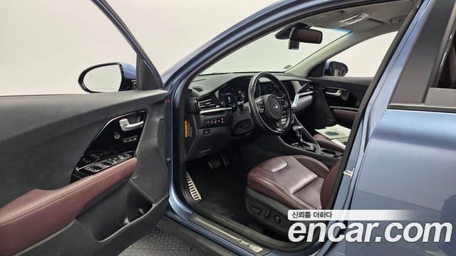 Kia Niro 2019 — Фото 10/20