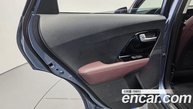 Kia Niro 2019 — Şəkil 17/33
