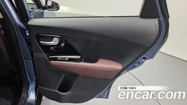 Kia Niro 2019 — Şəkil 8/33