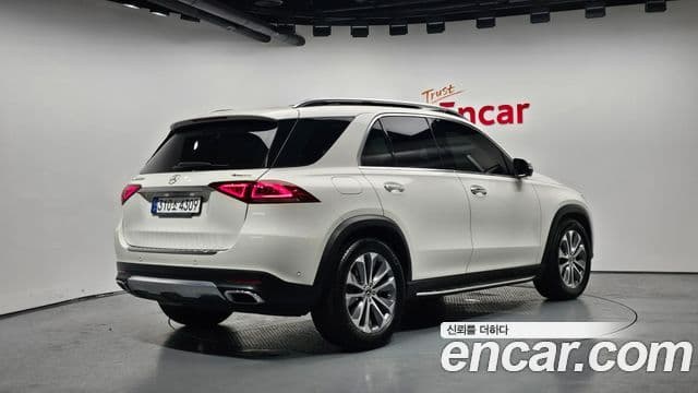 Mercedes-Benz GLE-Class 2022 — Photo 10/20