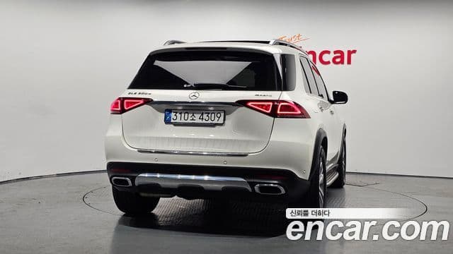 Mercedes-Benz GLE-Class 2022 — Photo 19/20