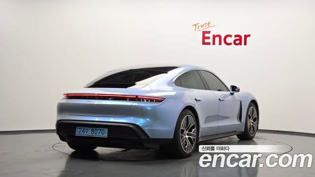 Porsche Taycan 2021 — Photo 18/20