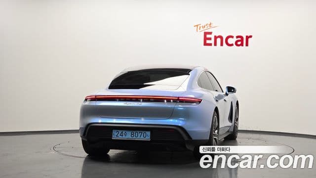 Porsche Taycan 2021 — Photo 9/20