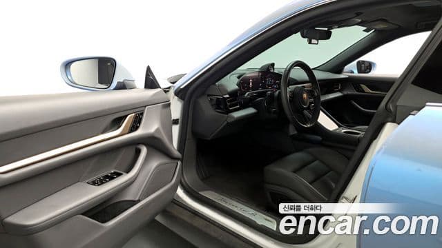Porsche Taycan 2021 — Photo 5/20