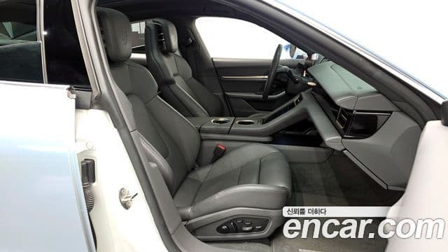 Porsche Taycan 2021 — Photo 8/20
