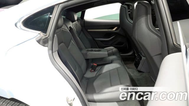 Porsche Taycan 2021 — Photo 11/20