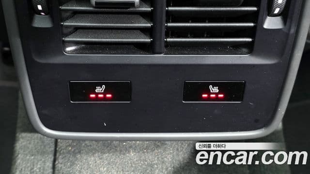 Porsche Taycan 2021 — Photo 1/20