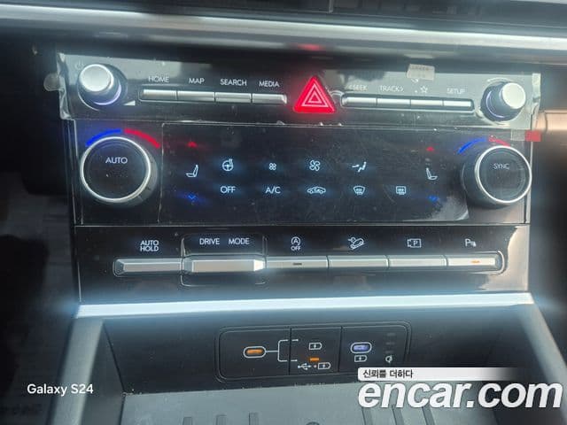 Hyundai Santa Fe 2023 — ფოტო 9/20