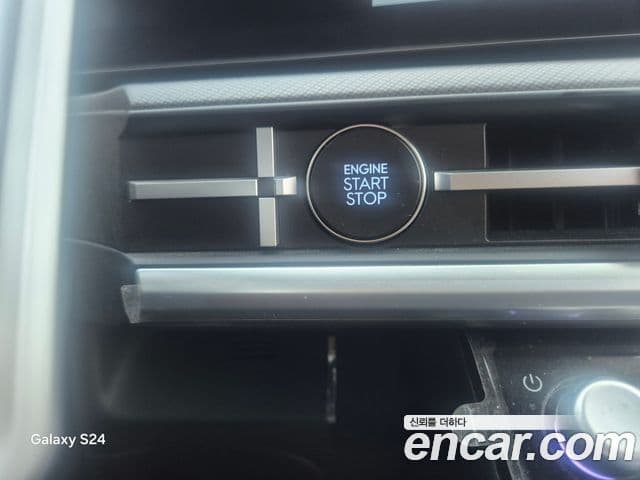 Hyundai Santa Fe 2023 — ფოტო 15/20