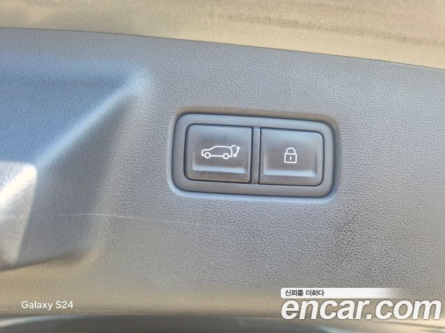Hyundai Santa Fe 2023 — ფოტო 17/20