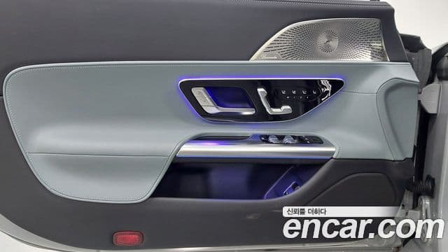 Mercedes-Benz SL-Class 2025 — Photo 16/17