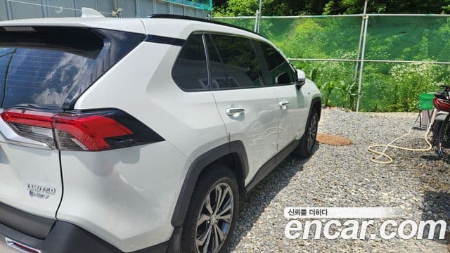 Toyota RAV4 2025 — Şəkil 2/8