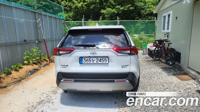 Toyota RAV4 2025 — Şəkil 3/8