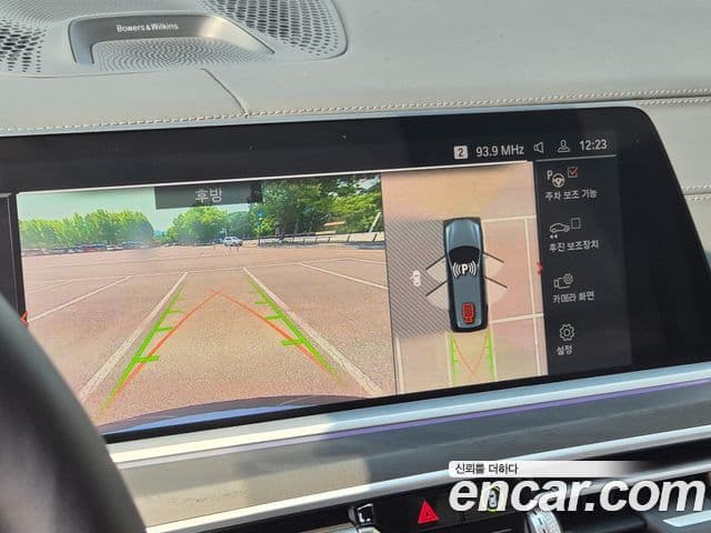 BMW X7 2021 — ფოტო 13/20