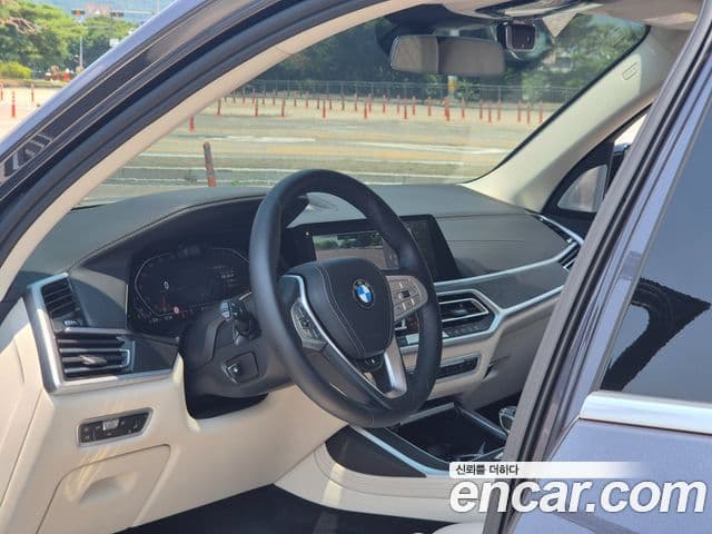 BMW X7 2021 — ფოტო 14/20