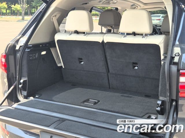 BMW X7 2021 — ფოტო 17/20