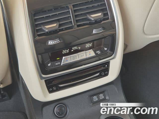 BMW X7 2021 — ფოტო 18/20