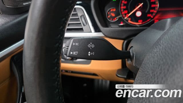 BMW 4 Series 2018 — Şəkil 29/33