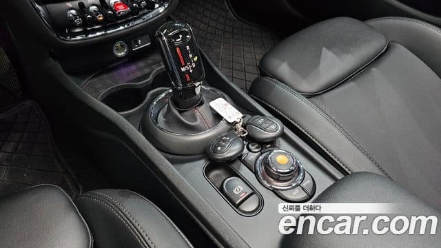 Mini Cooper S Clubman 2020 — Şəkil 27/31