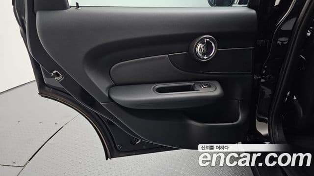 Mini Cooper S Clubman 2020 — Şəkil 15/31