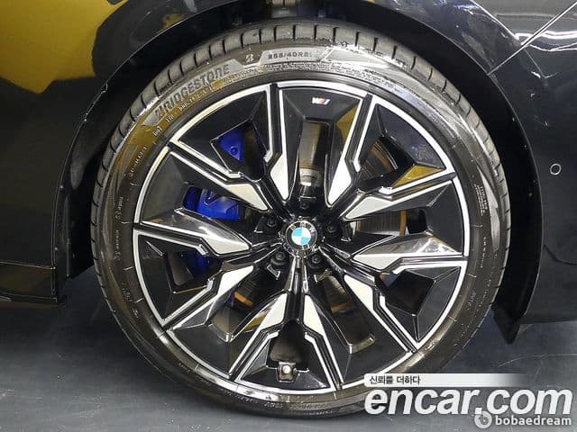 BMW i7 2024 — ფოტო 15/20