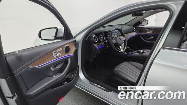 Mercedes-Benz E-Class 2018 — Фото 10/20