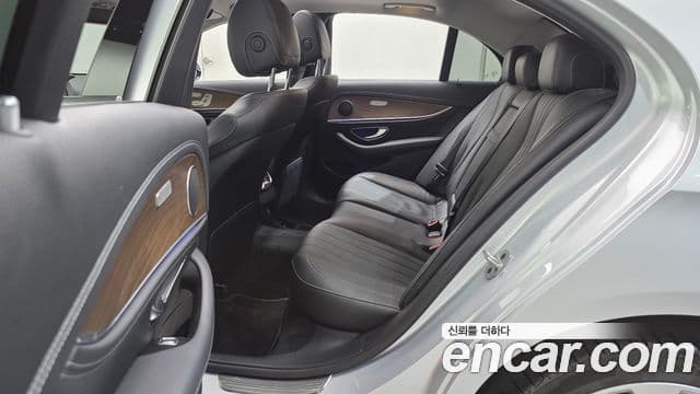 Mercedes-Benz E-Class 2018 — Фото 12/20