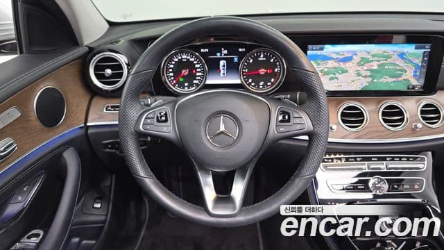 Mercedes-Benz E-Class 2018 — Фото 13/20