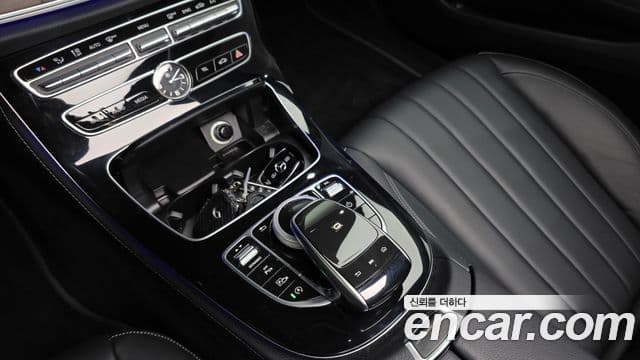 Mercedes-Benz E-Class 2018 — Фото 16/20