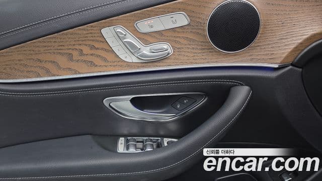 Mercedes-Benz E-Class 2018 — Фото 17/20