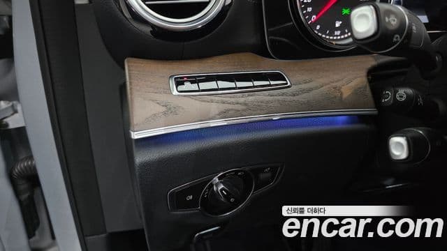 Mercedes-Benz E-Class 2018 — Фото 18/20