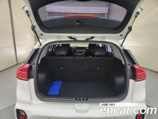 Kia Niro 2019 — Şəkil 17/20