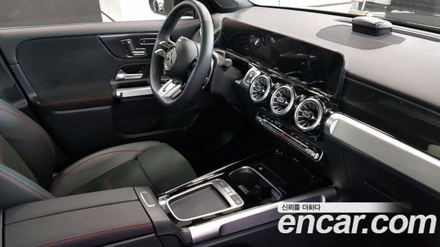 Mercedes-Benz GLB-Class 2025 — Şəkil 8/17