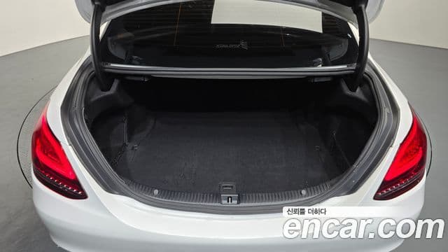 Mercedes-Benz C-Class 2019 — Şəkil 17/20