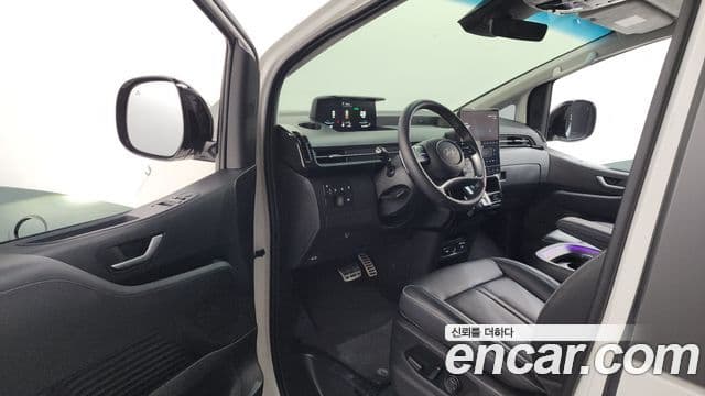 Hyundai Staria 2025 — Фото 9/20