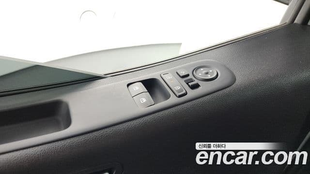 Hyundai Staria 2025 — Photo 16/35