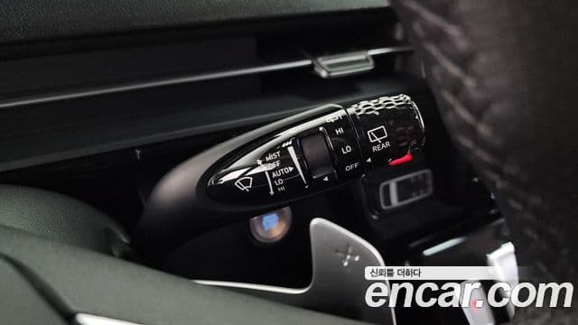 Hyundai Staria 2025 — Photo 9/35