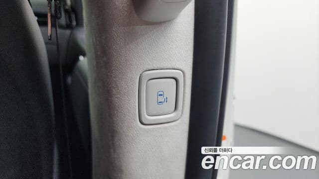 Hyundai Staria 2025 — Photo 32/35