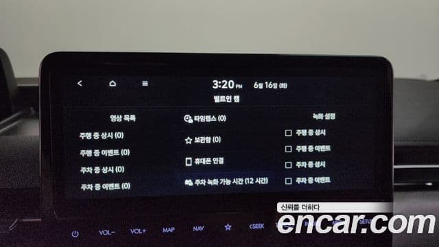 Hyundai Staria 2025 — Photo 33/35