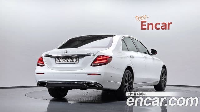 Mercedes-Benz E-Class 2018 — Фото 2/20