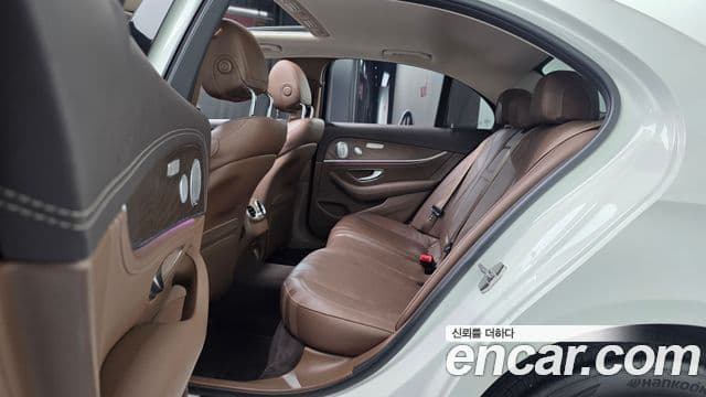 Mercedes-Benz E-Class 2018 — Фото 12/20