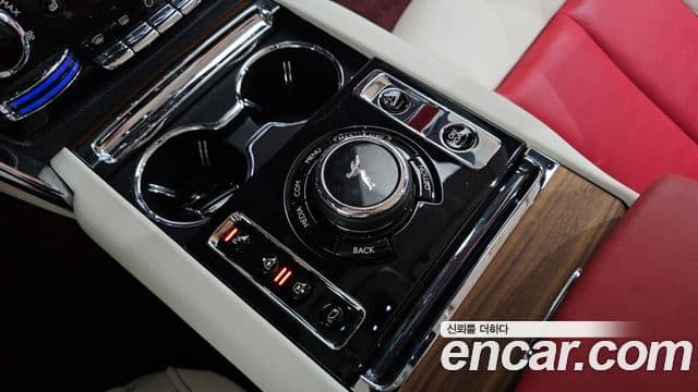 Rolls-Royce Cullinan 2022 — ფოტო 15/20