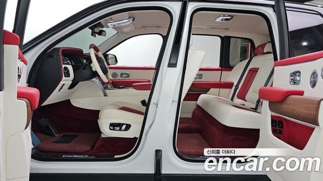Rolls-Royce Cullinan 2022 — ფოტო 17/20