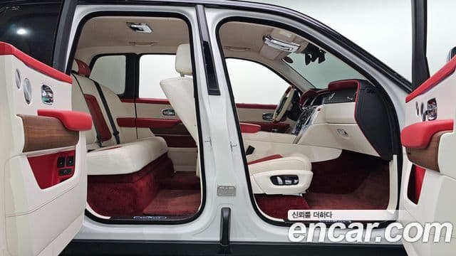 Rolls-Royce Cullinan 2022 — ფოტო 19/20