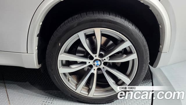 BMW X5 2018 — Şəkil 22/38